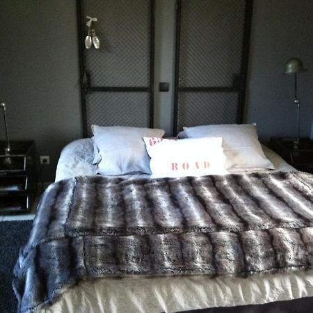 Chambres D'Hotes La Levriere Saint-Denis-le-Ferment Room photo