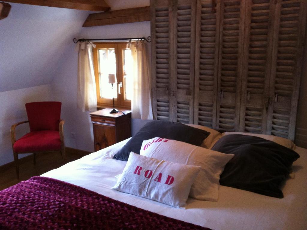 Chambres D'Hotes La Levriere Saint-Denis-le-Ferment Room photo